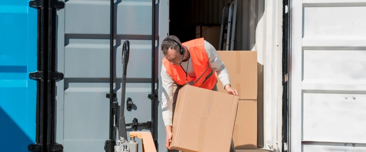 Saving on Shipment With An International Shipping Agent: FCL Vs. LCL