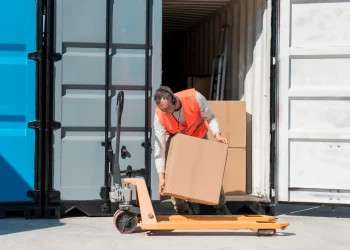 Saving on Shipment With An International Shipping Agent: FCL Vs. LCL